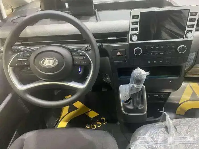 هيونداي ستاريا 9 راكب ديزل 2025 لدى شركة سفنز للسيارات 3