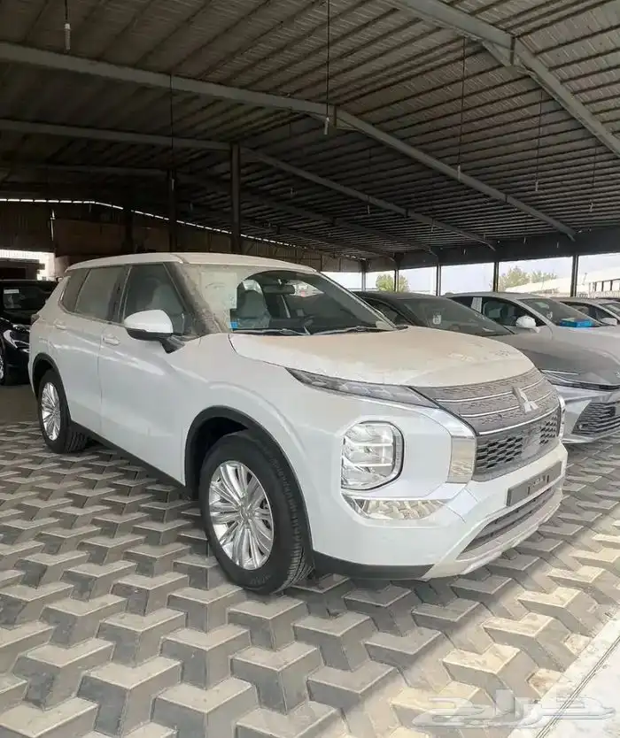 ميتسوبيشي اوتلاندر 2025 ميد لاين 7 راكب دبل 1