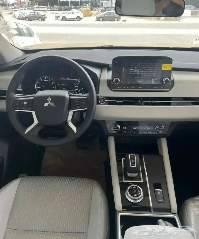 ميتسوبيشي اوتلاندر 2025 ميد لاين 7 راكب دبل 4