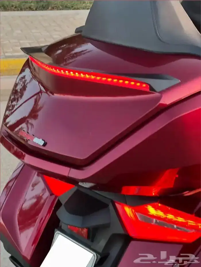 للبيع قولد وينق 2018 بلاك أدشن 8