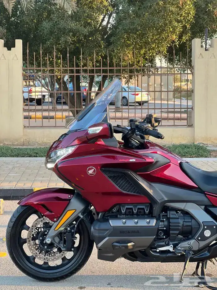 للبيع قولد وينق 2018 بلاك أدشن 12