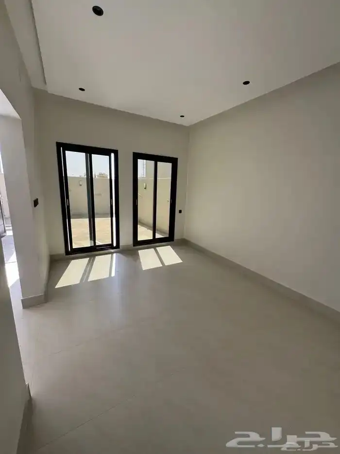 للبيع شقق تمليك علوي مع ملحق تشطيب ممتاز بحي حسام 17