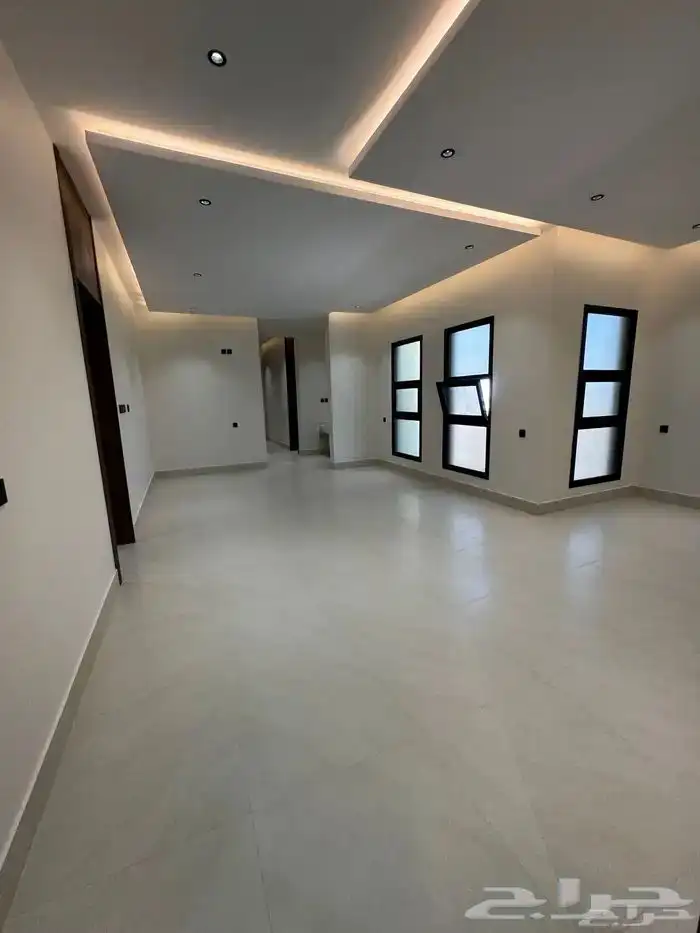 للبيع شقق تمليك علوي مع ملحق تشطيب ممتاز بحي حسام 4