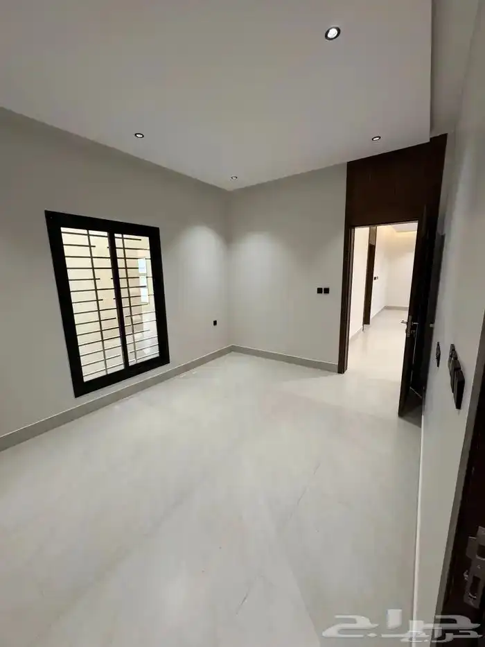 للبيع شقق تمليك علوي مع ملحق تشطيب ممتاز بحي حسام 3