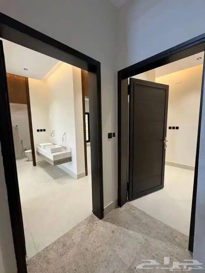 للبيع شقق تمليك علوي مع ملحق تشطيب ممتاز بحي حسام 2