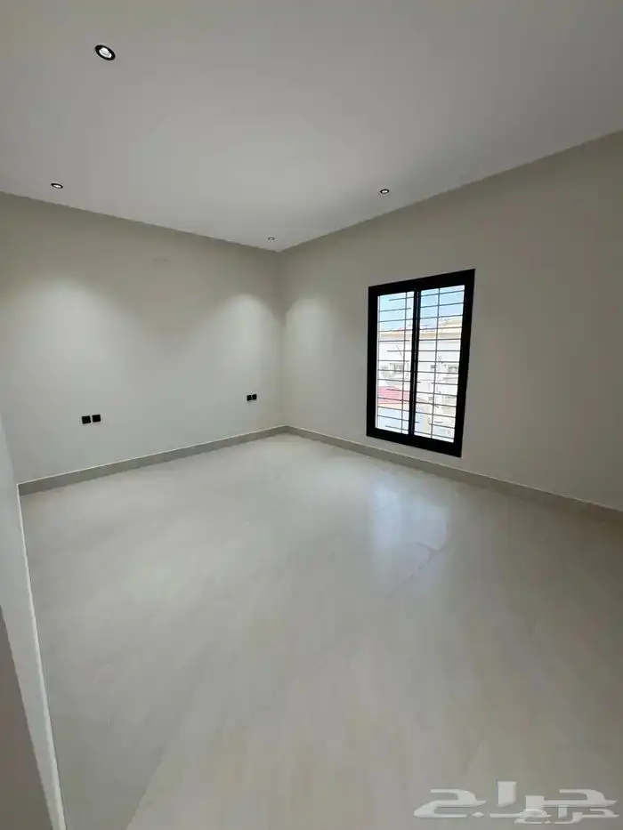 للبيع شقق تمليك علوي مع ملحق تشطيب ممتاز بحي حسام 15