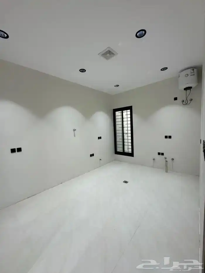 للبيع شقق تمليك علوي مع ملحق تشطيب ممتاز بحي حسام 6