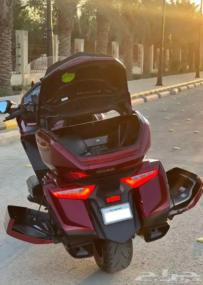 للبيع قولد وينق 2018 بلاك أدشن 9