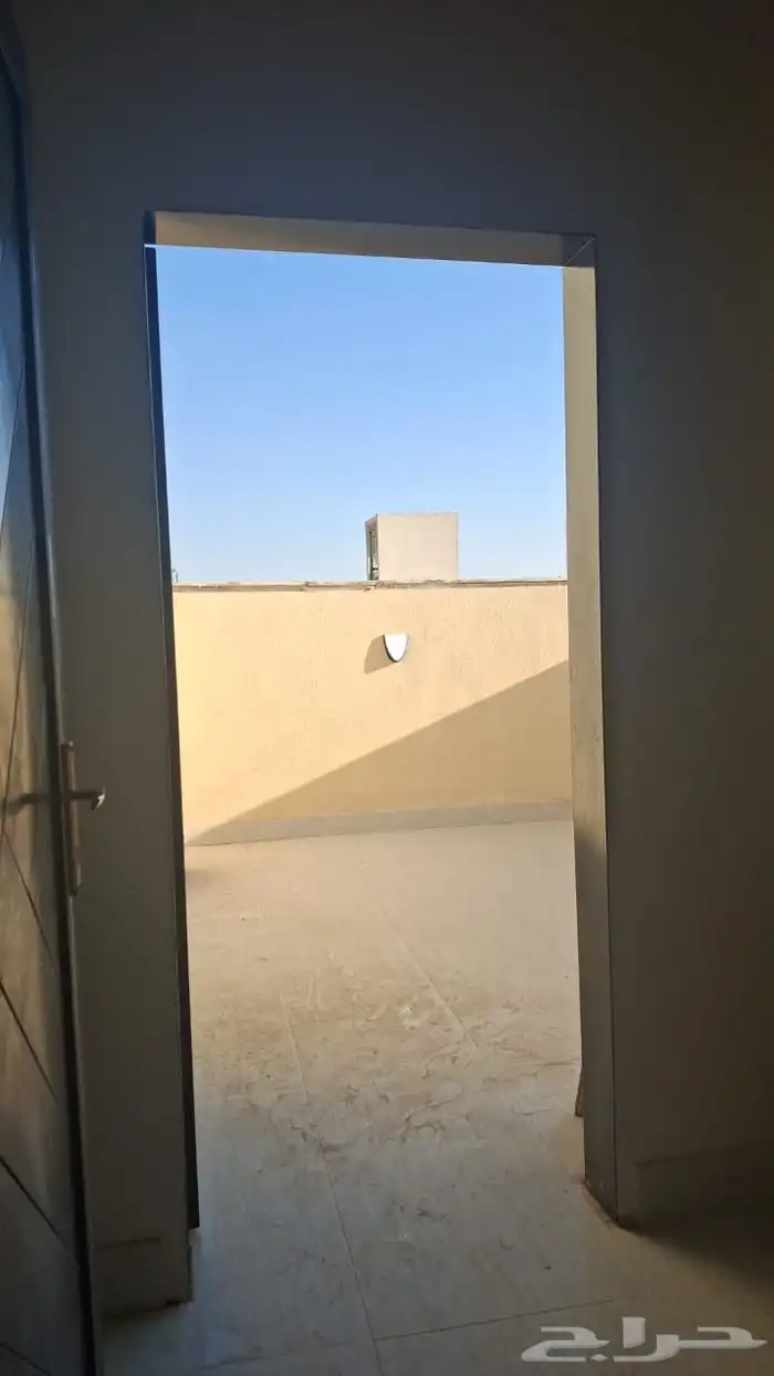 دور علوي جديد للبيع بحي الجنادرية 2