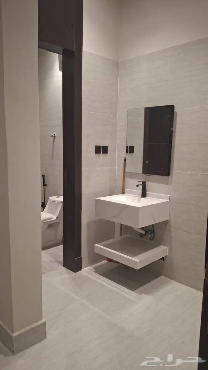 دور علوي جديد للبيع بحي الجنادرية 8