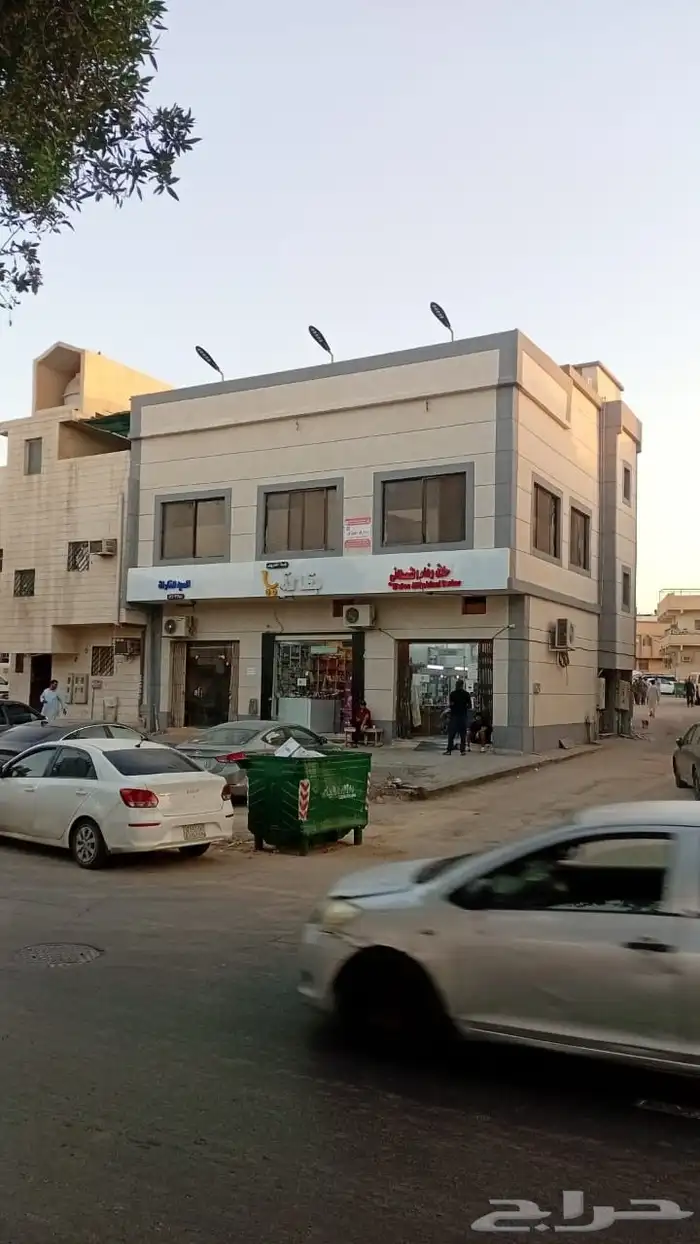 عماره تجاريه موقع حيوي دخل 115 الف شارع سلطانه العام 2