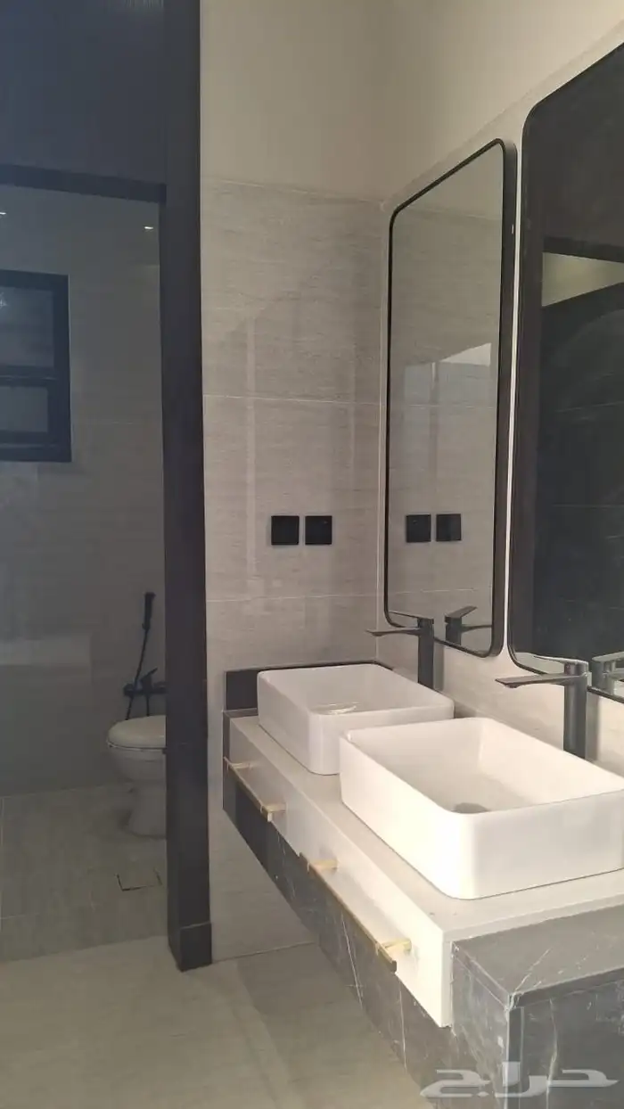 دور علوي جديد للبيع بحي الجنادرية 0