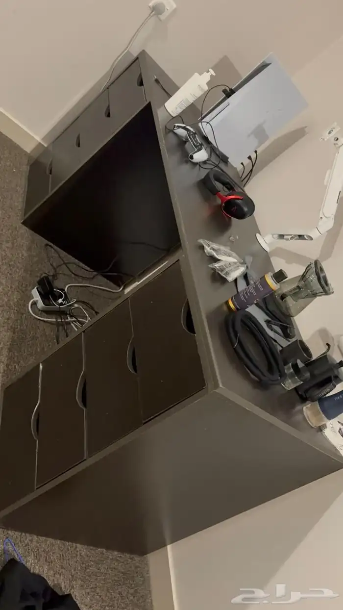 طاولة مكتب 0