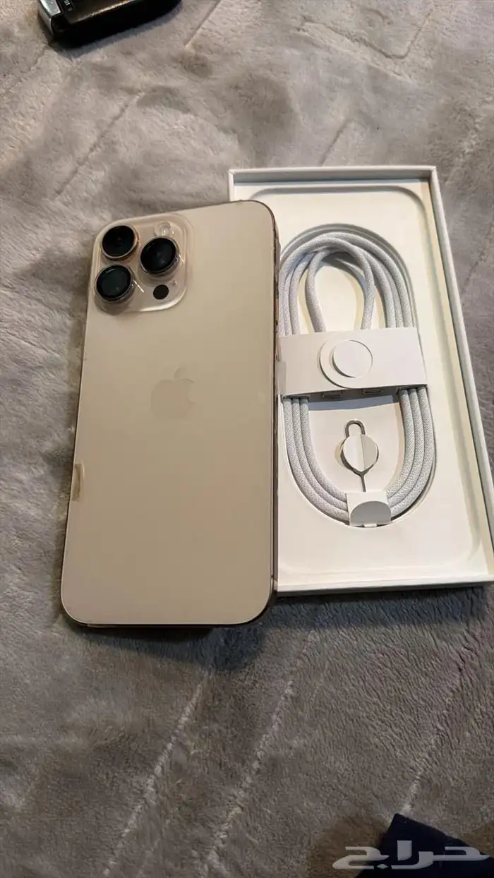 ايفون 16 برماكس معه اغراض كامله والضمان ساري 2