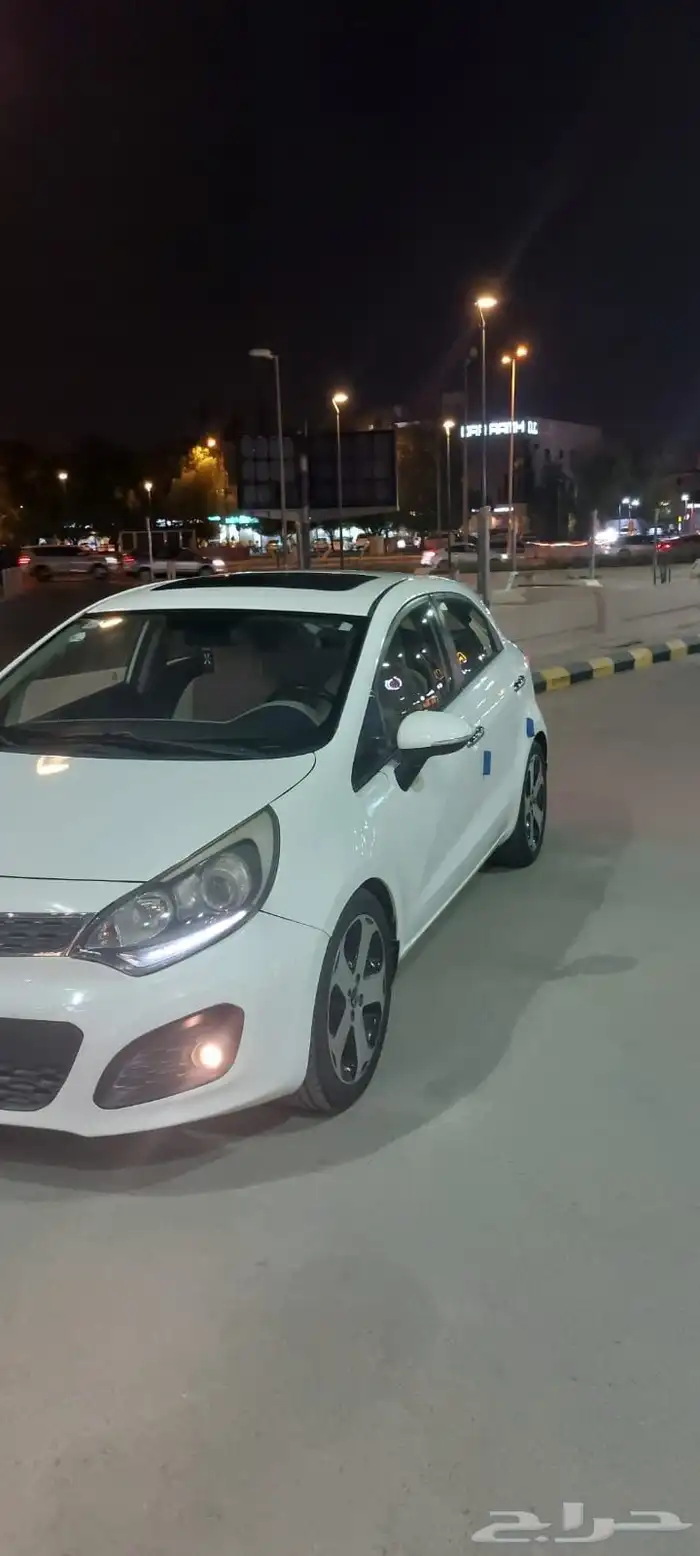 كيا ريو هاتش باك 4