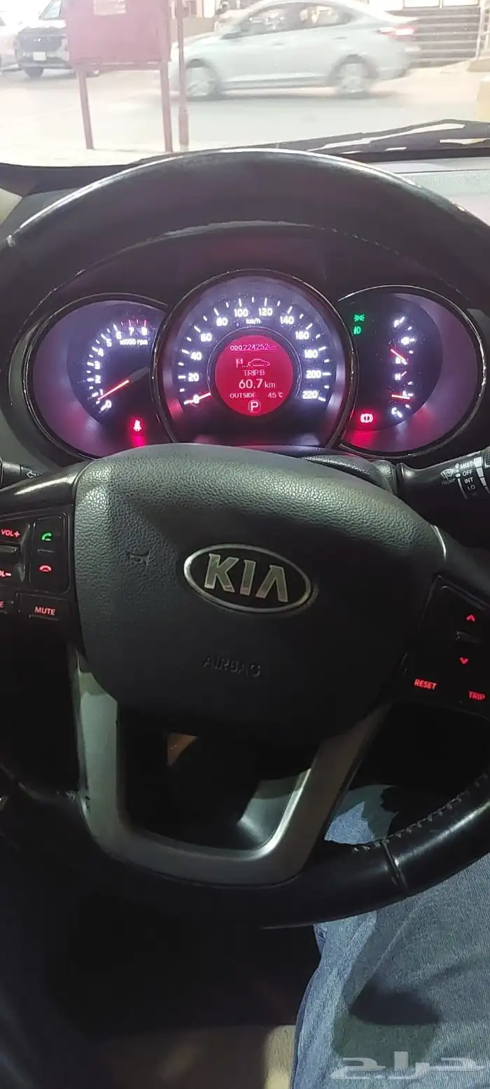 كيا ريو هاتش باك 5