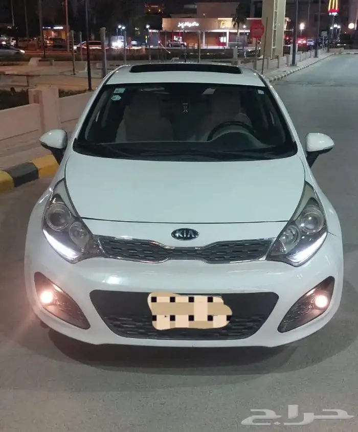 كيا ريو هاتش باك 3