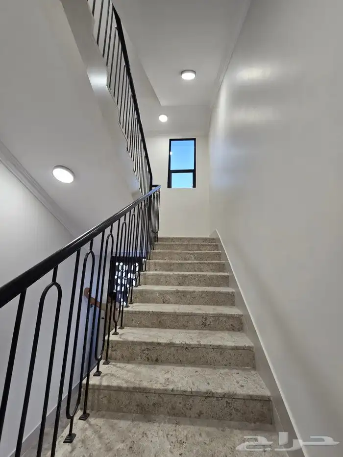 للبيع شقق بملحق خاص بالسطح 7غرف VIP غرب الخميس من 590 ألف 5