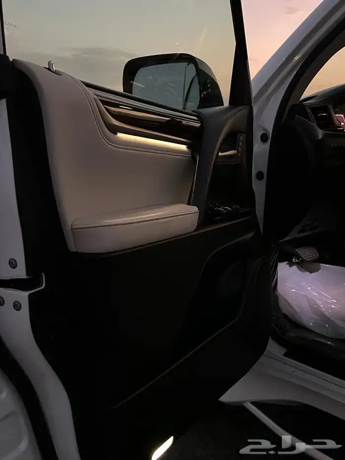 للبيع لكزس 2016 بريمي 5