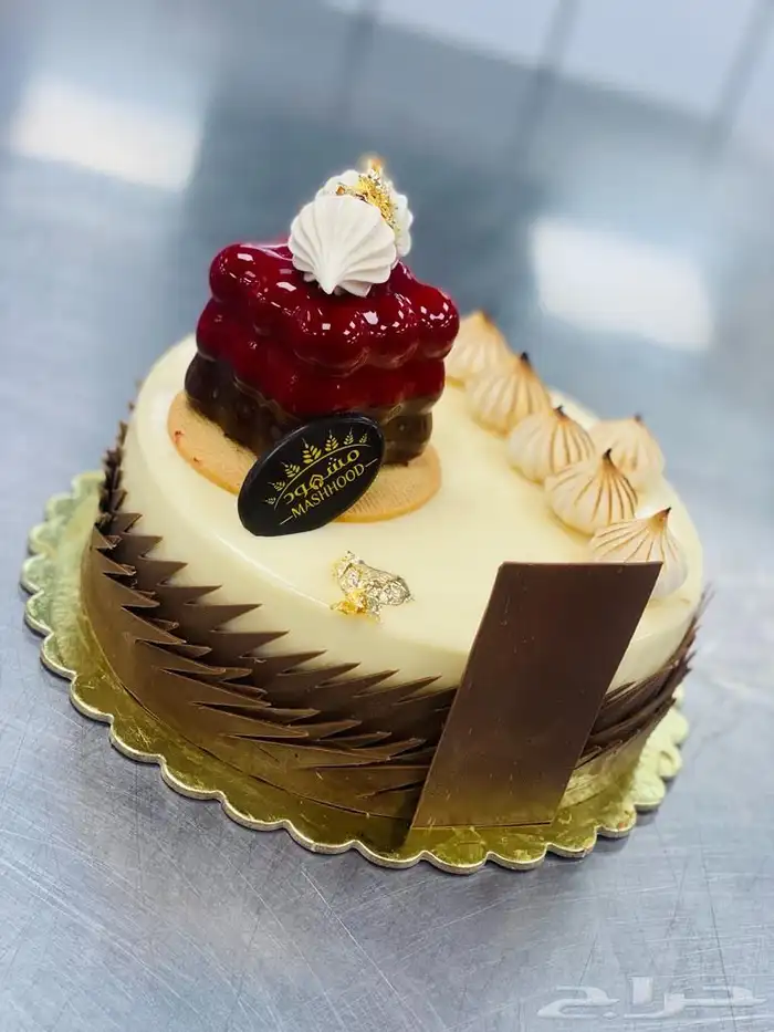 شيف حلواني غربي ومغبزاات فرنسية يبحث عن عمل وشغل الكوفي 8