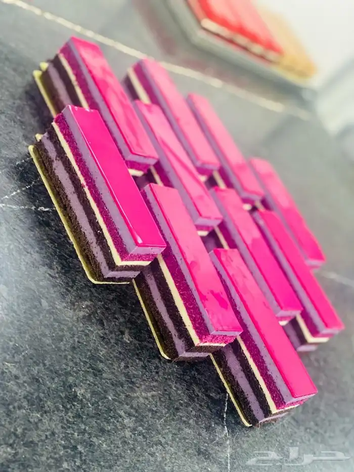 شيف حلواني غربي ومغبزاات فرنسية يبحث عن عمل وشغل الكوفي 5