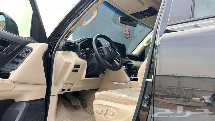 تويوتا لاندكروزر GXR L2 2024 ديزل مستعمل لدى شركة الخضر 12