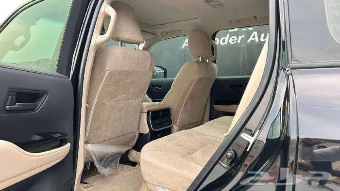 تويوتا لاندكروزر GXR L2 2024 ديزل مستعمل لدى شركة الخضر 14