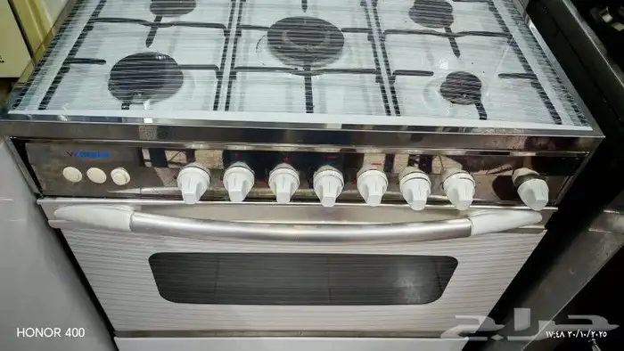 للبيع فرن غاز و كرسي سيارة 2 و كرسي هزاز و كرسي طعام 0