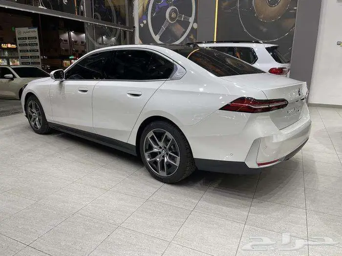 بي ام دبليو - الفئة الخامسة 520i - 2024 4