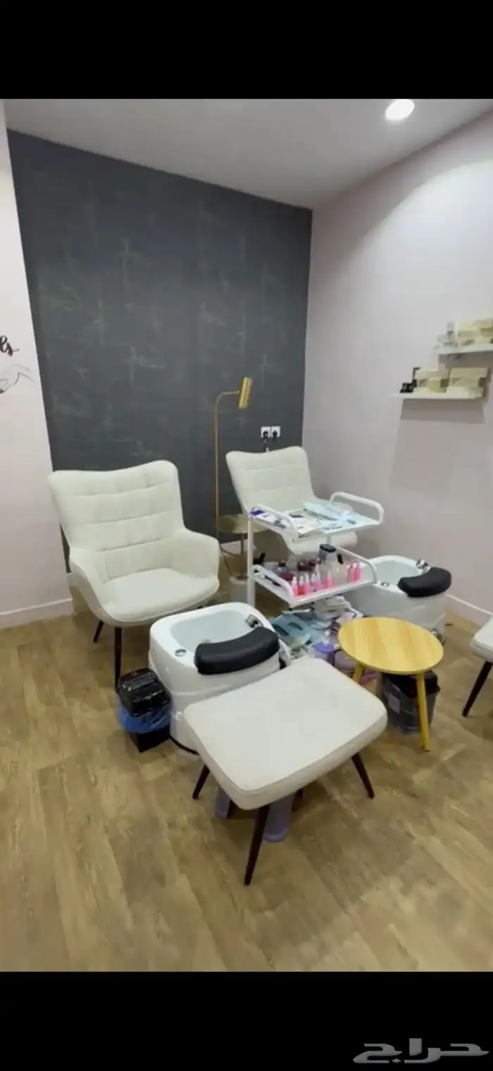 صالون نسائي للتقبيل 0