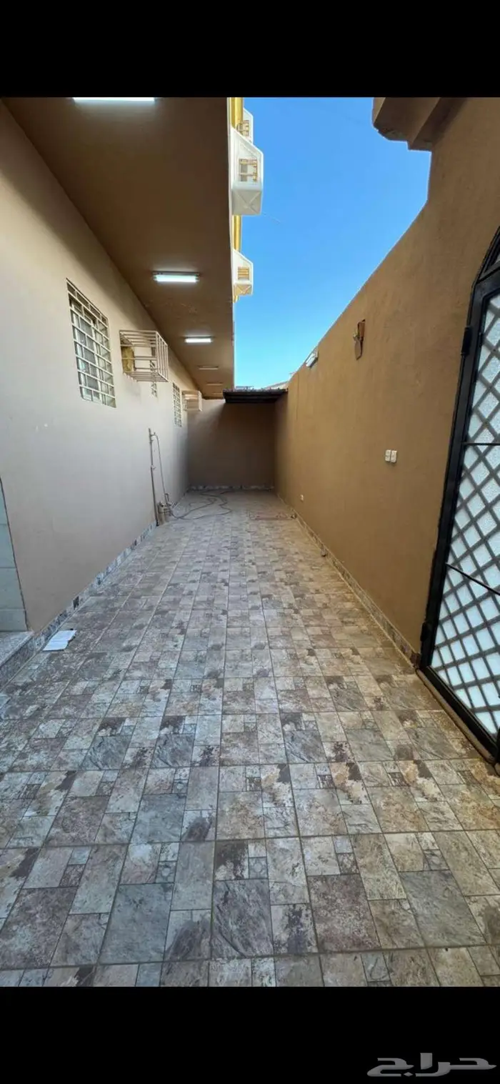 شقة دور ارضي مع حوش حي السبيع 11