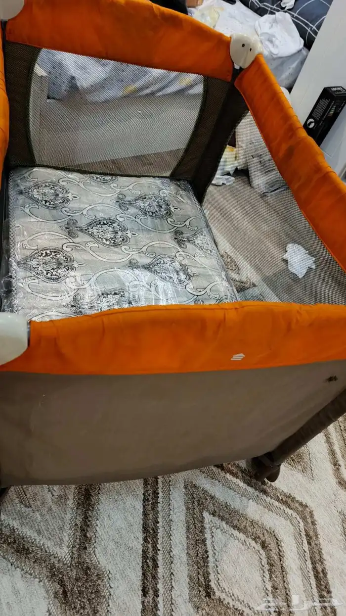 سرير اطفال بحالة جبدة قابل للتطبيق صدقة بدون مقابل 3