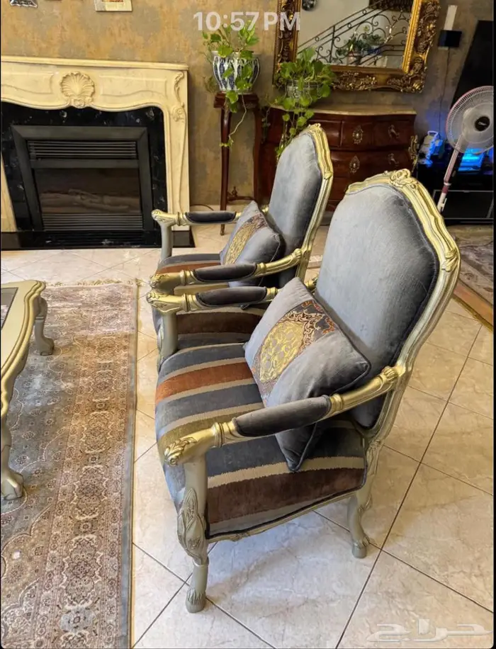 طقم كنب فاخر في صالة المنزل (3 صوفه 4 مفرد   2nطاولة شاي( 8