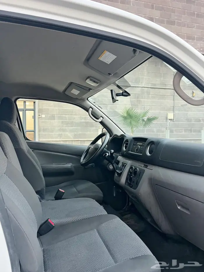 باص نيسان اورفان ممشى قليل نظيف جدا للبيع 13