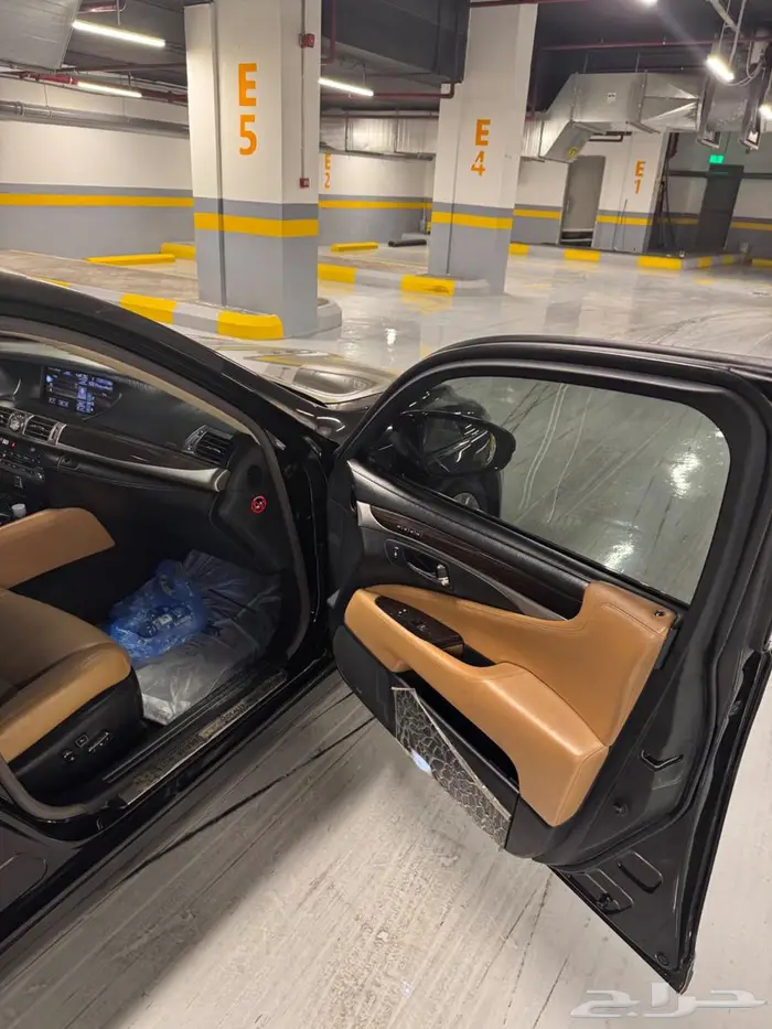 لكزس LS 2015 اسود شورت 9