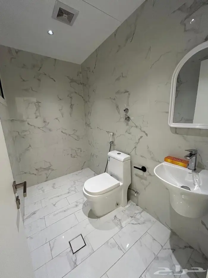 شقه للايجار حي الجسر 9