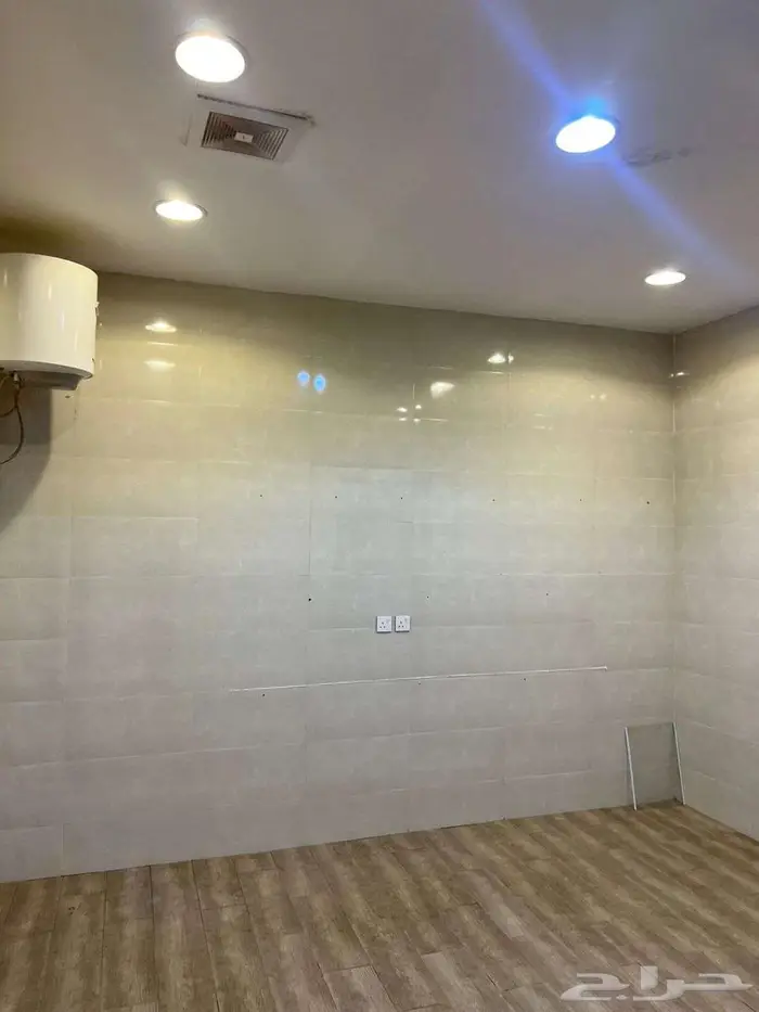 للايجار دور علوي في حي الشفاء 11