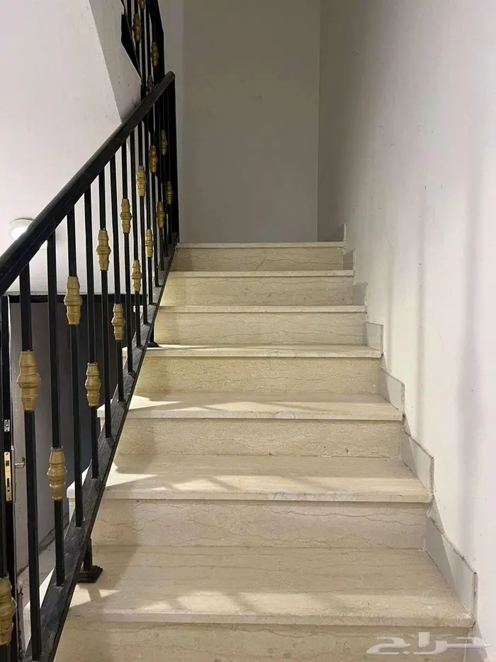 للايجار دور علوي في حي الشفاء 1