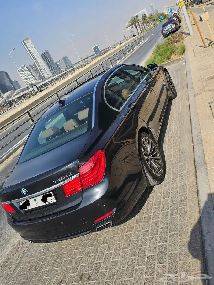 BMW 740 2011 5