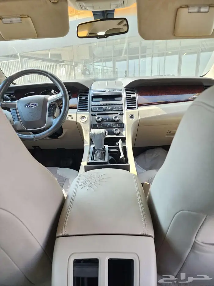 فورد تيورس 10