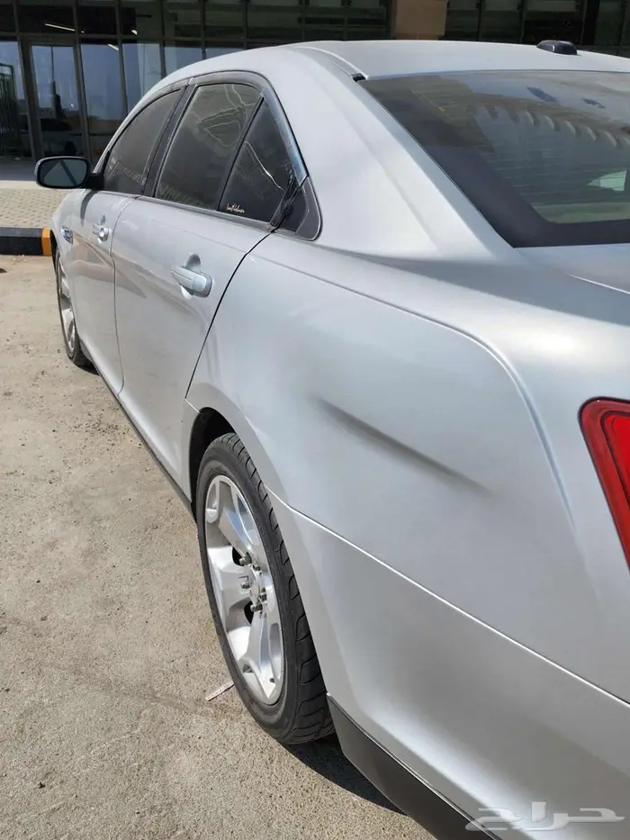 فورد تيورس 18