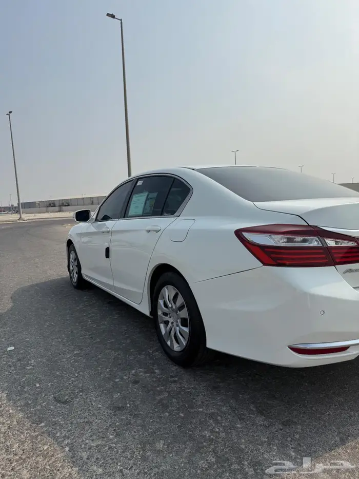 للبيع هوندا اكورد موديل. 2017 3