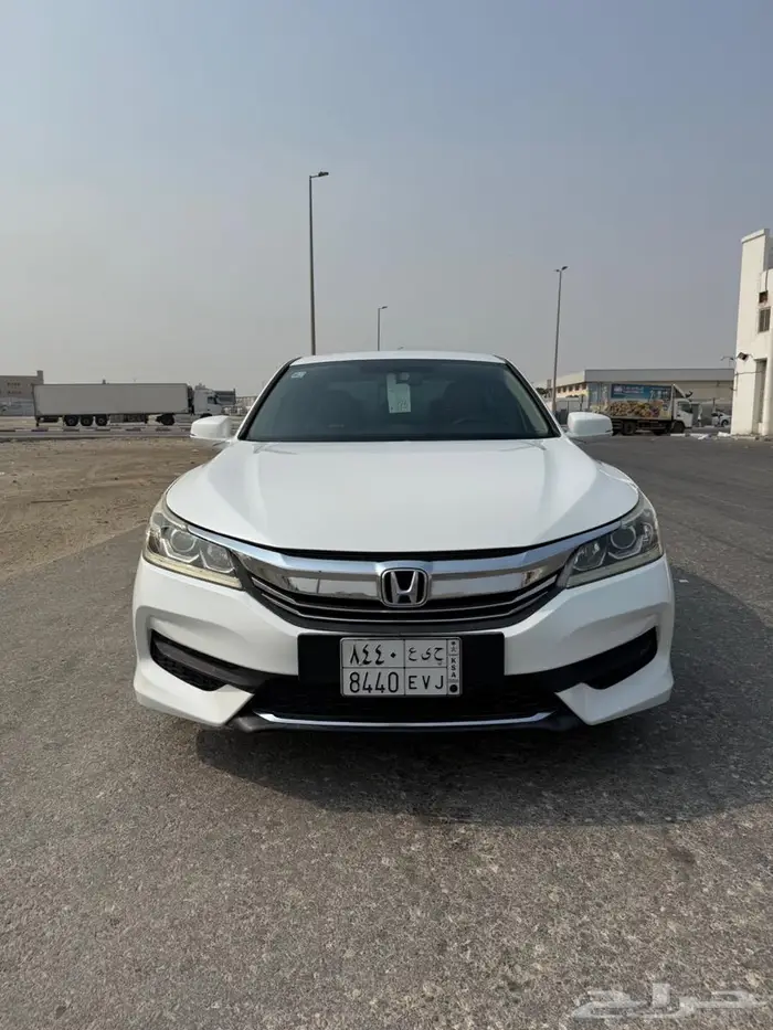 للبيع هوندا اكورد موديل. 2017 8