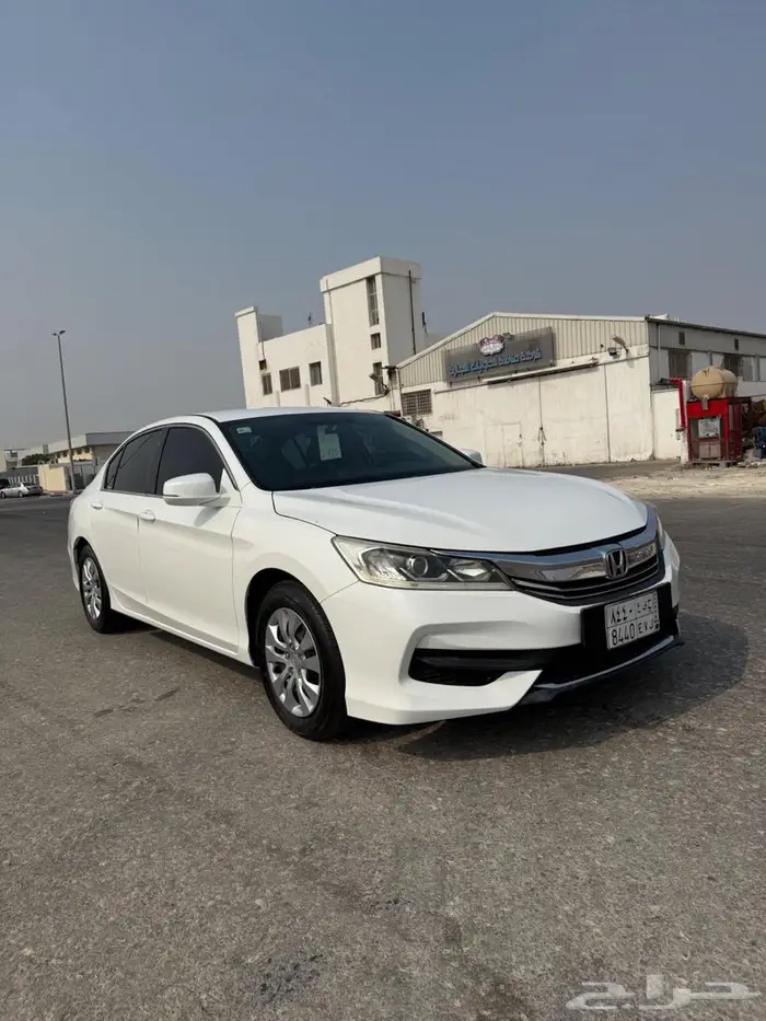 للبيع هوندا اكورد موديل. 2017 9