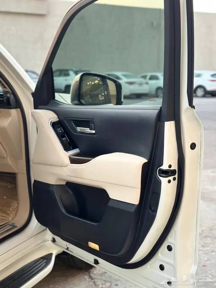 للبيع لاندكروزر 2024 10