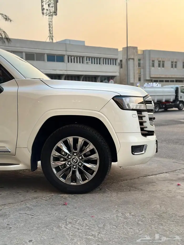 للبيع لاندكروزر 2024 4