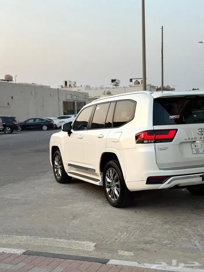 للبيع لاندكروزر 2024 2