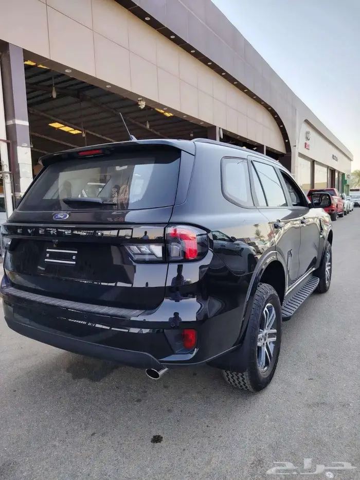 فورد ايفريست XLS استندر بنزين 2025 10