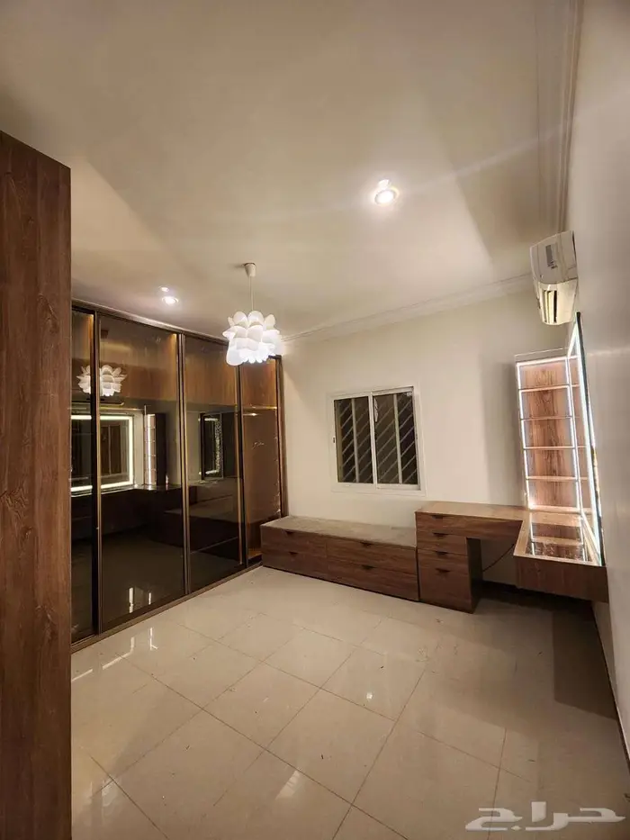 سوق شرق مخرج 17 مقابل ايكيا 0