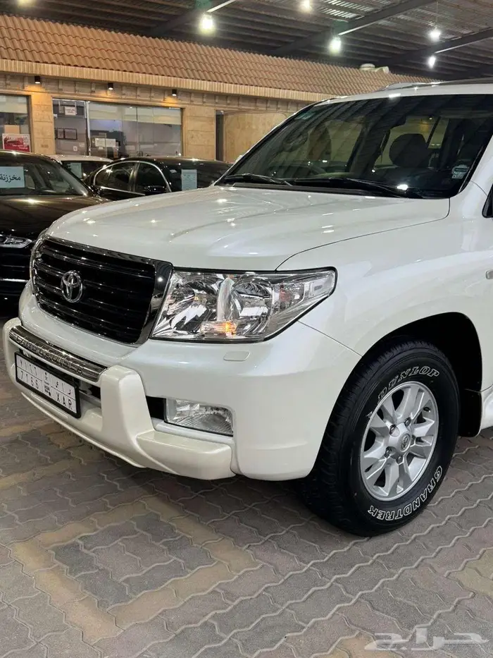 للبيع لاندكروزر GXR-3 2011 فل ابشن سعودي فئة 60 عام 4